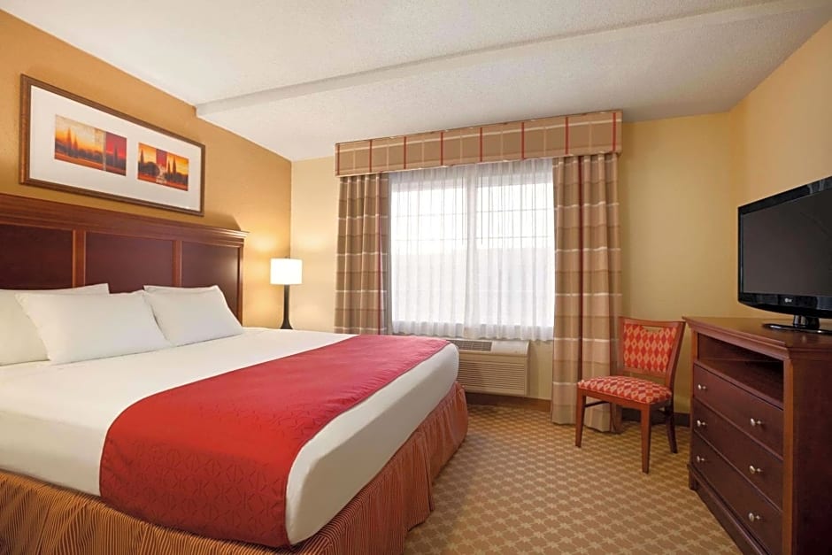 Portage Inn & Suites Kalamazoo – Kalamazoo, MI