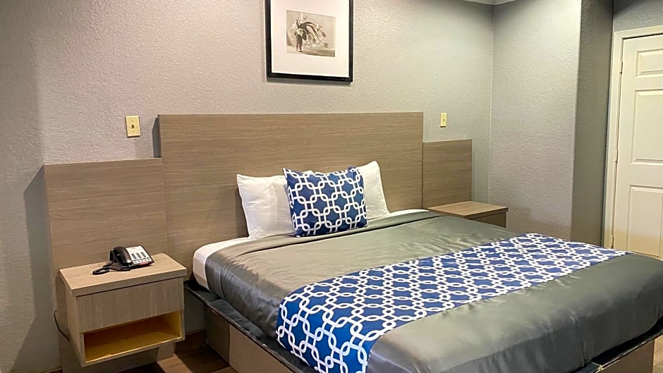 Island Suites Hobby Airport