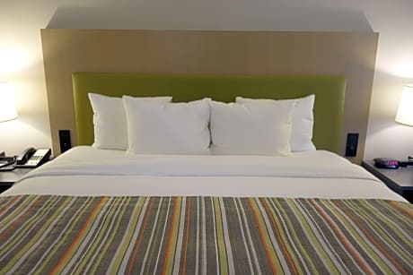 Queen Bed-Accessible-Non-Smoking