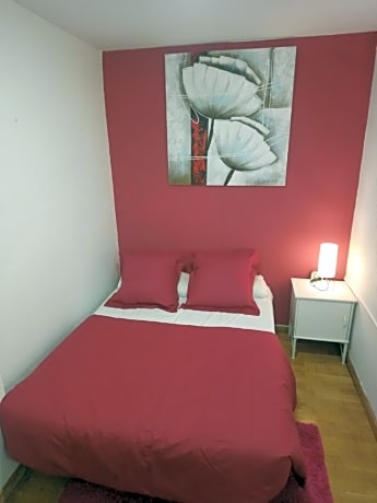 Basic Double Room with Shared Bathroom