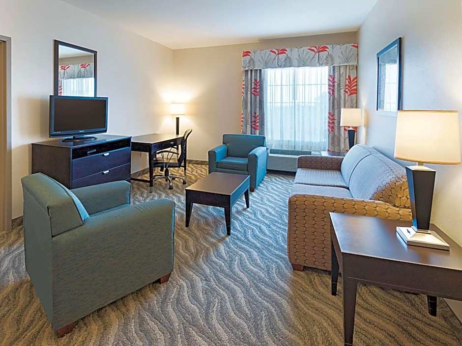 Photo 1 of 6 of Deluxe Executive 1 King Bed Suite, Countryside View