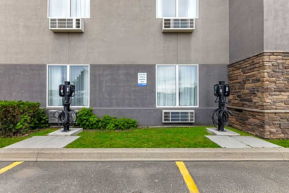 Days Inn & Suites by Wyndham Thunder Bay