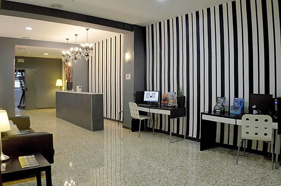 Quart Youth Hostel & Apartments