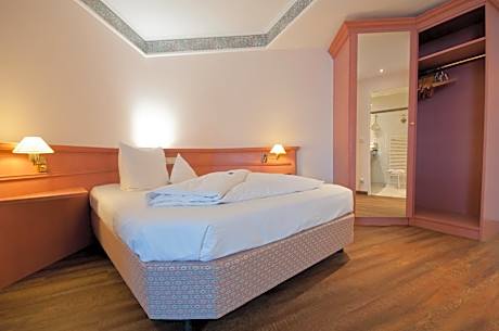 Junior Suite (1 Adult)