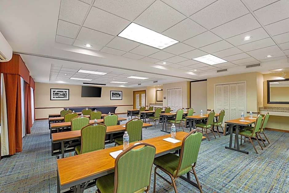 Country Inn & Suites by Radisson, Des Moines West, IA