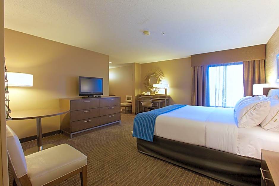 Holiday Inn Express Fargo - West Acres By IHG