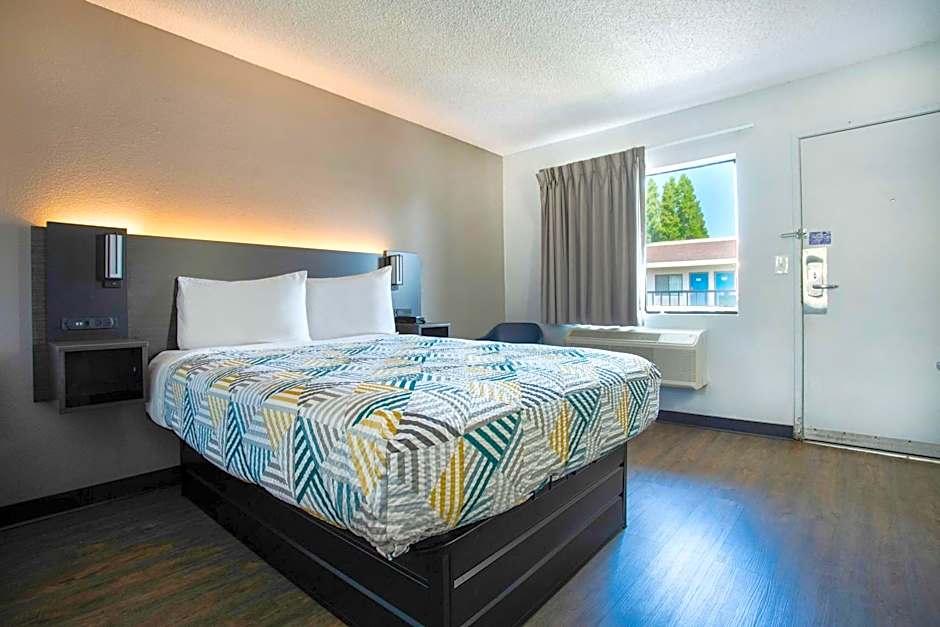 Motel 6-Salem, OR