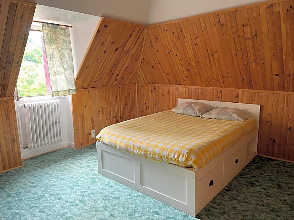 Photo 1 of 4 of Double Room with Shared Bathroom