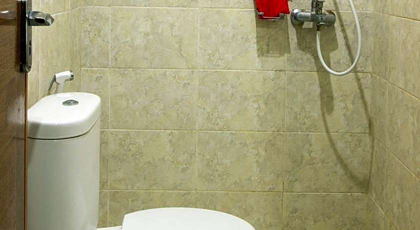 RedDoorz near Goa Panggung