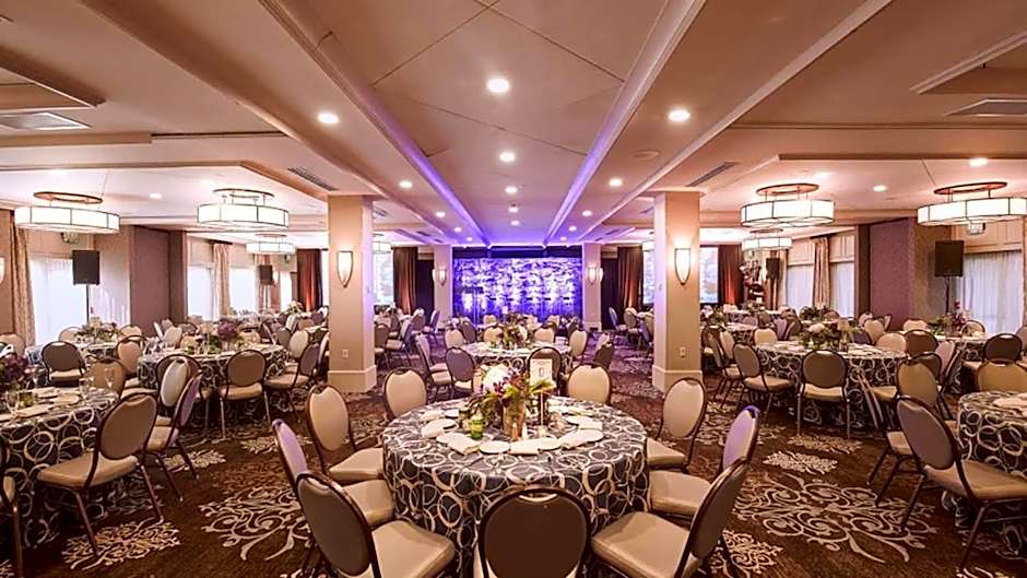 Woodcliff Hotel And Spa