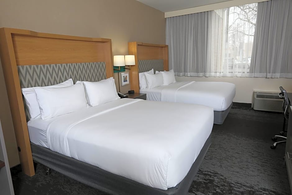 Holiday Inn Chicago North Shore, an IHG Hotel