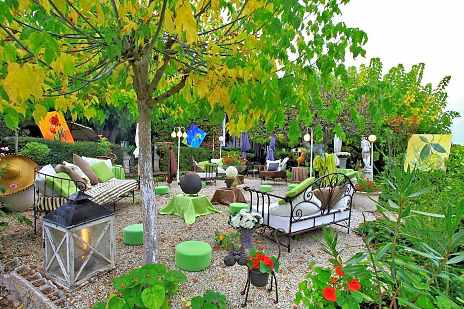 Logis Hôtel Hostellerie Saint-Jacques