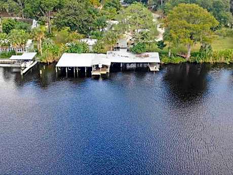 Stegbone's Fish Camp and Resort