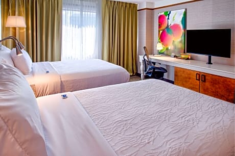 2 Double Beds