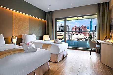 Superior Twin Room with 101 View