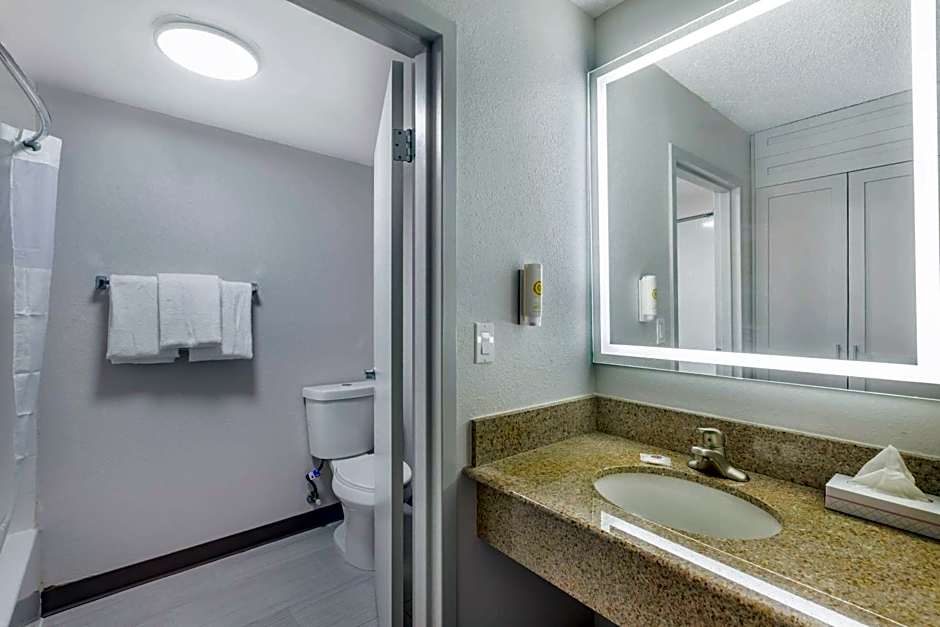 Comfort Inn & Suites Arlington Heights - Buffalo Grove