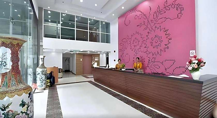 Mayflower Grande Hotel