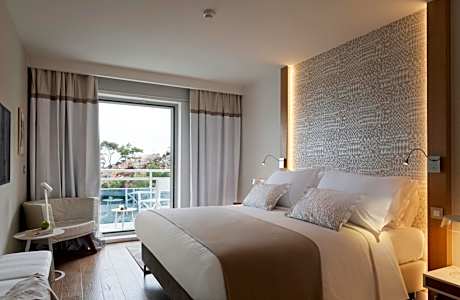 Executive Suite with Balcony and Sea View