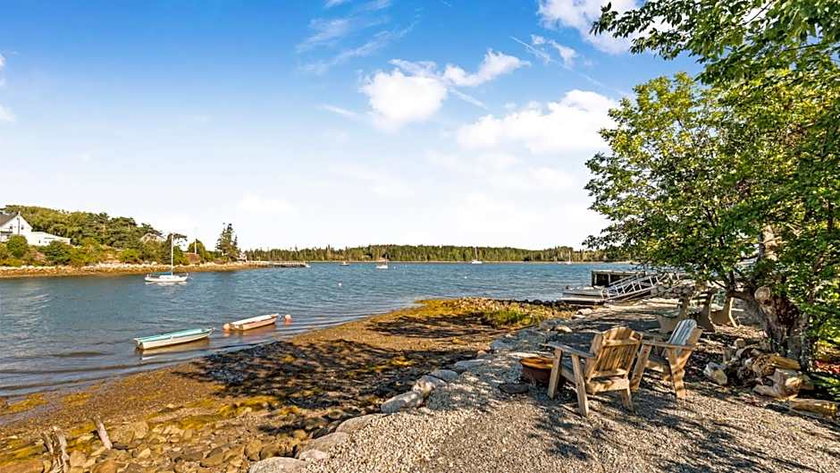 Bayview Pines Country Inn B&B