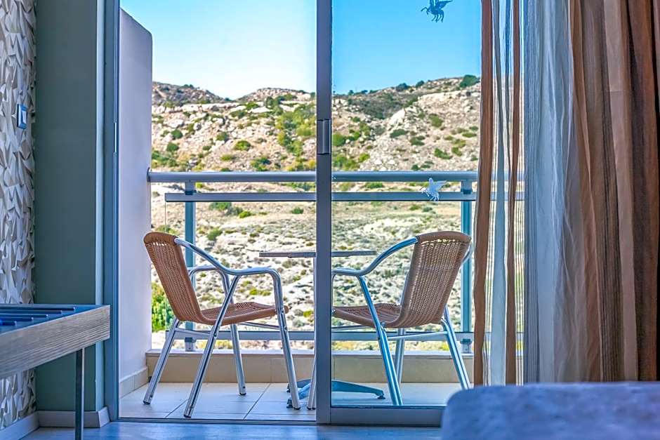 Pegasos Deluxe Beach Hotel