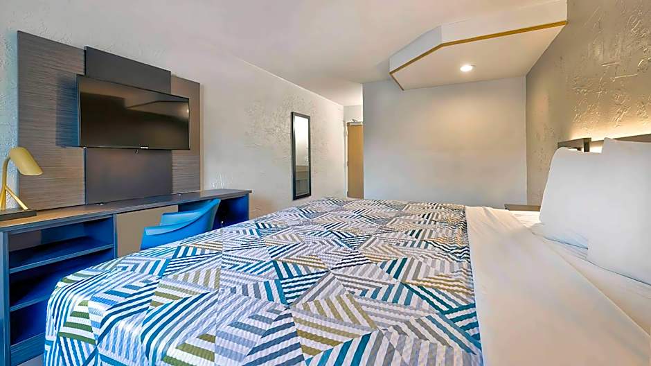 Motel 6-Milwaukee, WI - Glendale