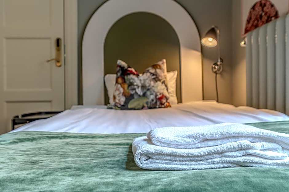 The Apartments Company - The Sweet