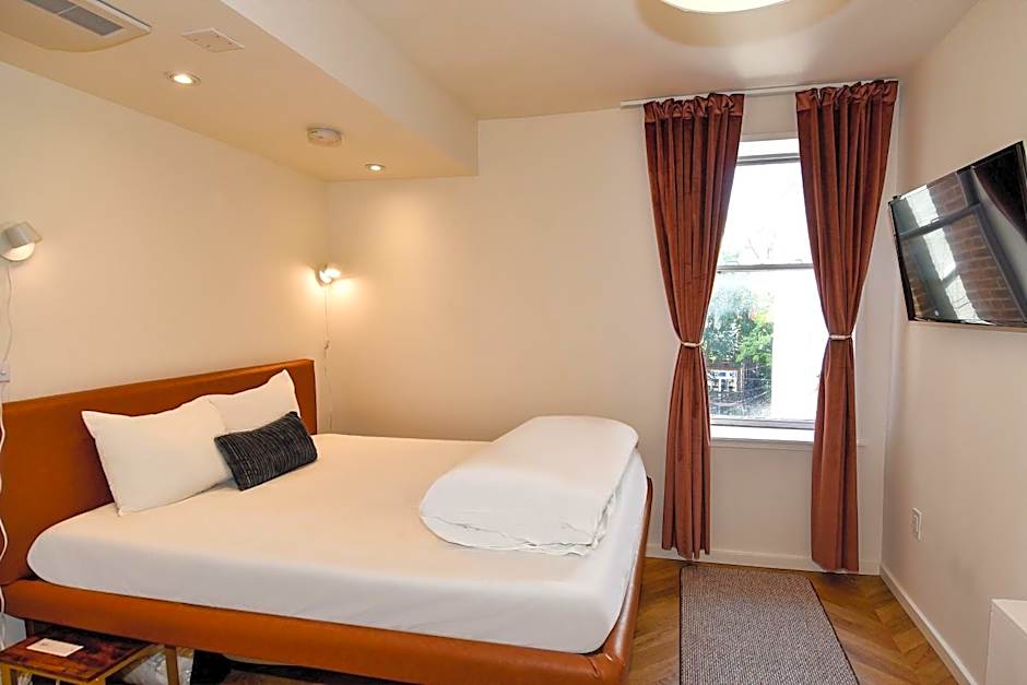 Highroad Hostel DC