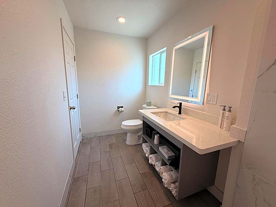 Holland Inn and Suites