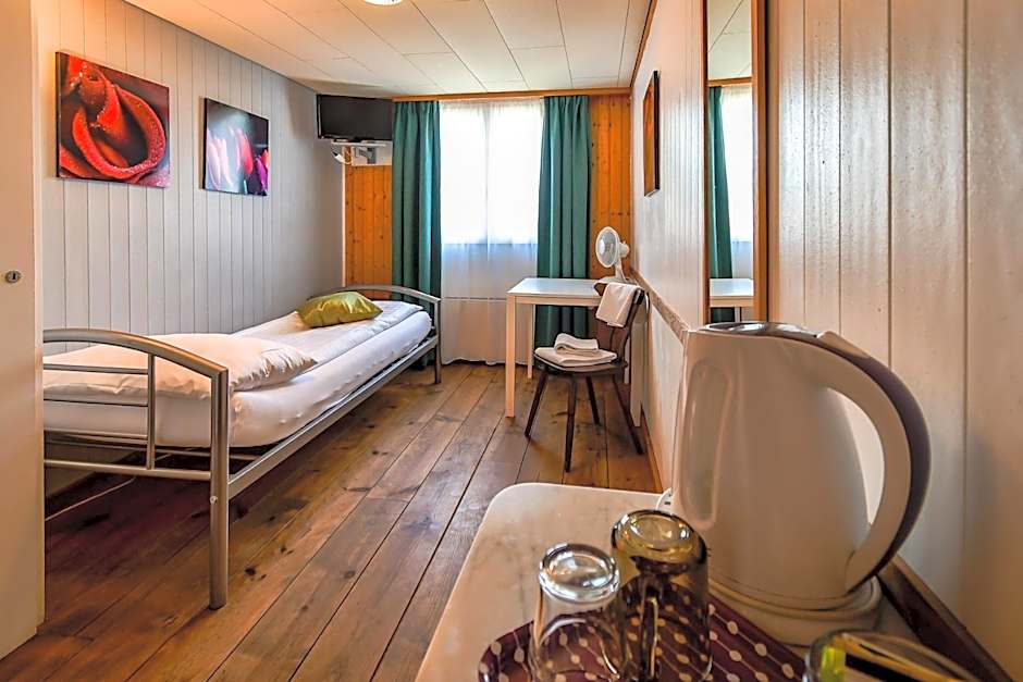 Hotel Tell and Apartments