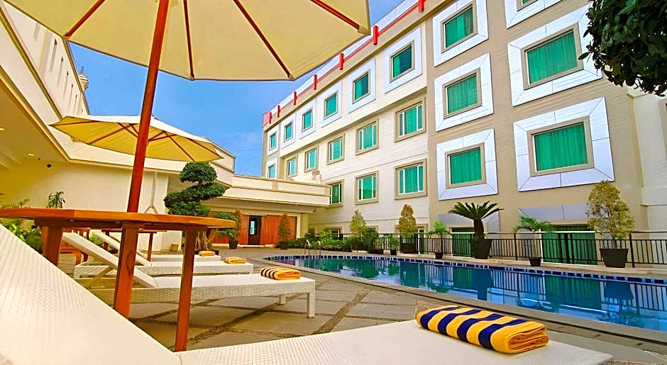 Rocky Plaza Hotel Padang