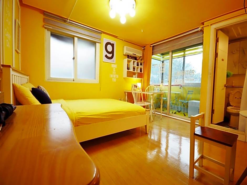 Photo 1 of 8 of Deluxe Studio 1 Queen Bed, View
