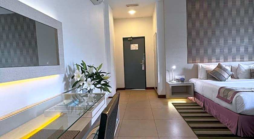 Cenang Plaza Beach Hotel