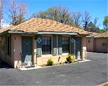 Bishop Elms Motel