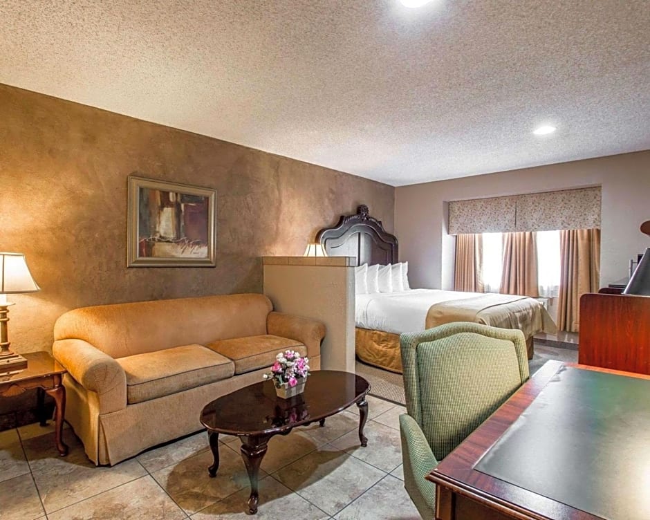 Photo 1 of 7 of Deluxe King Suite