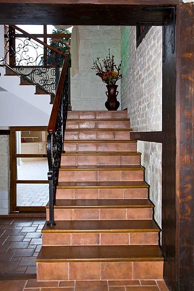 Семеен Хотел Опера