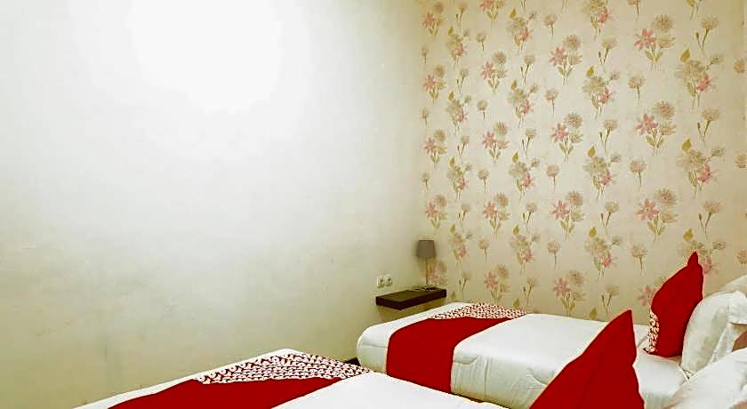 OYO 354 32 Residence