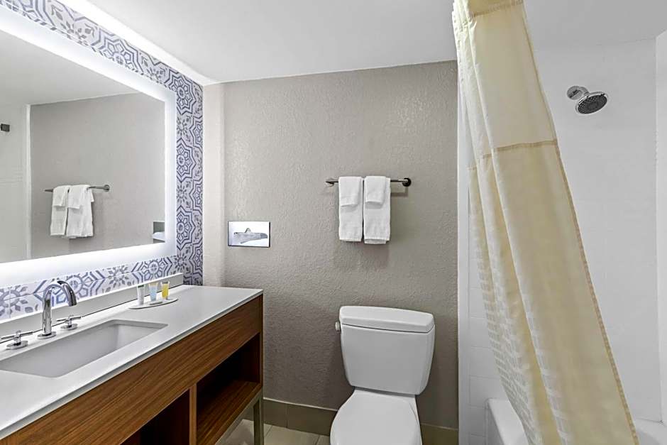 Days Inn & Suites by Wyndham Peachtree Corners/Norcross