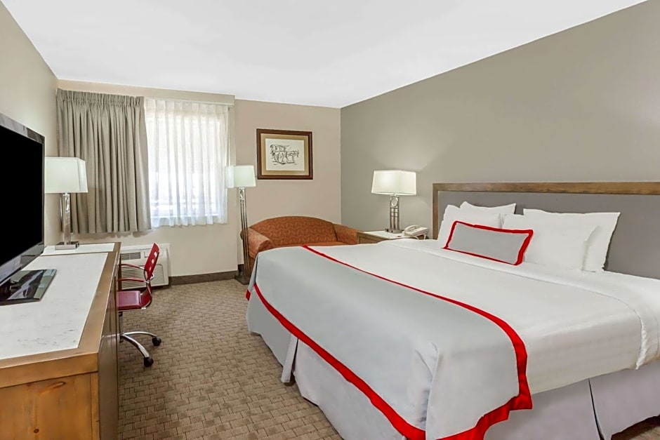 Ramada Plaza by Wyndham Garden Grove/Anaheim South