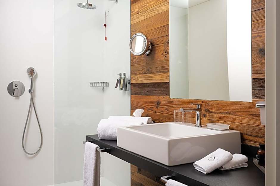 Montana Lodge & Spa, by R Collection Hotels