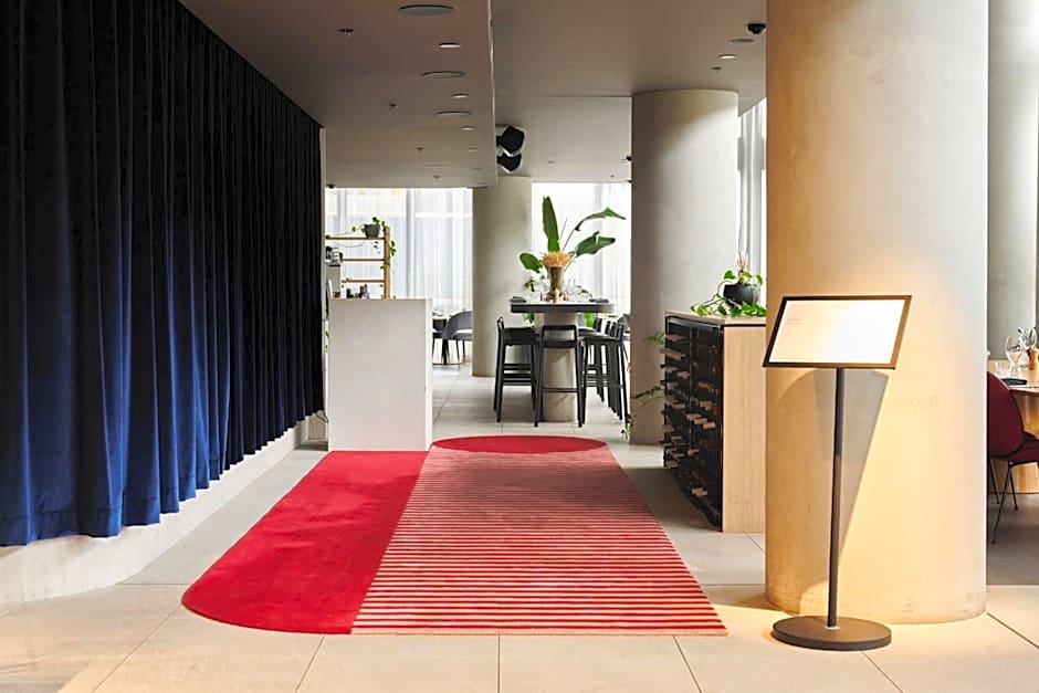 Midnight Hotel, Autograph Collection