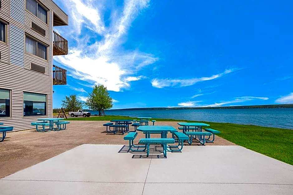 Baraga Lakeside Inn