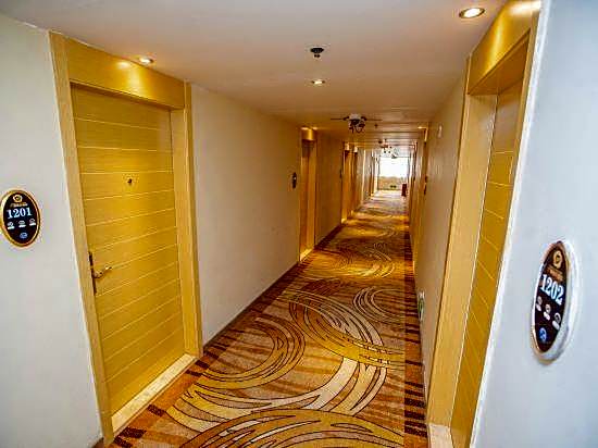 Guangwan Hotel (Guangzhou Zhongshan 8th Road Metro Station)