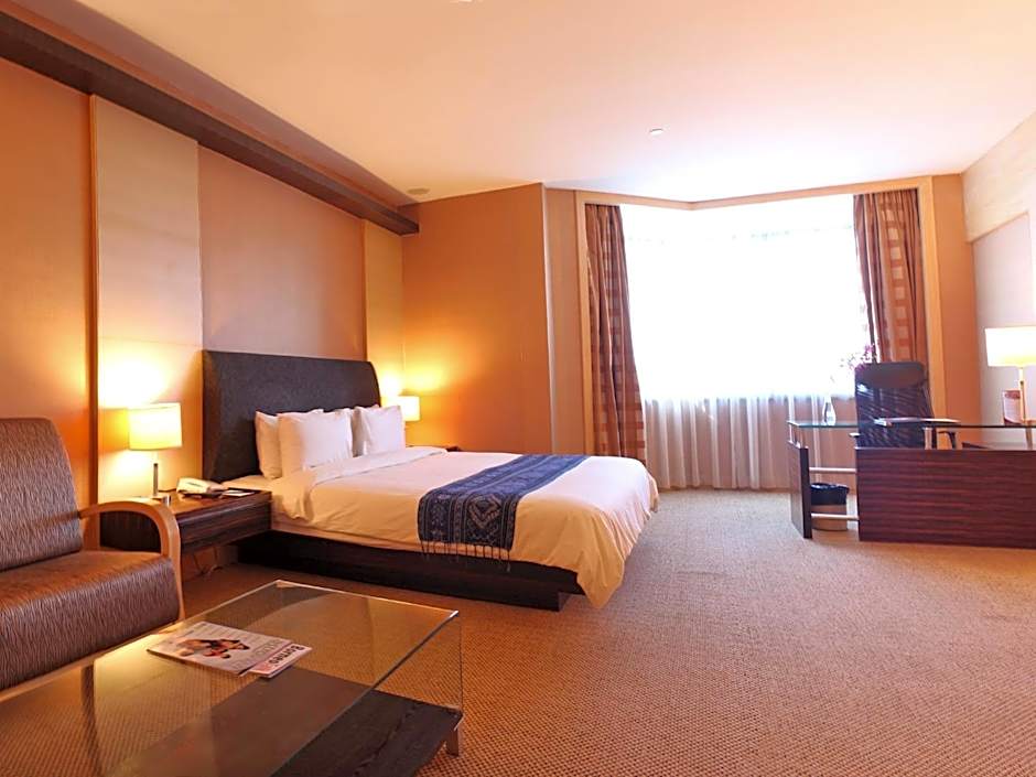 Photo 1 of 3 of Executive 1 King Bed