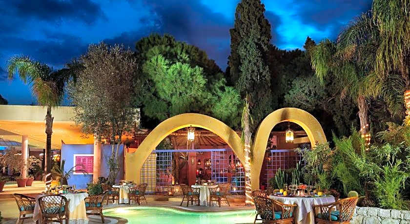 Dionysos Hotel