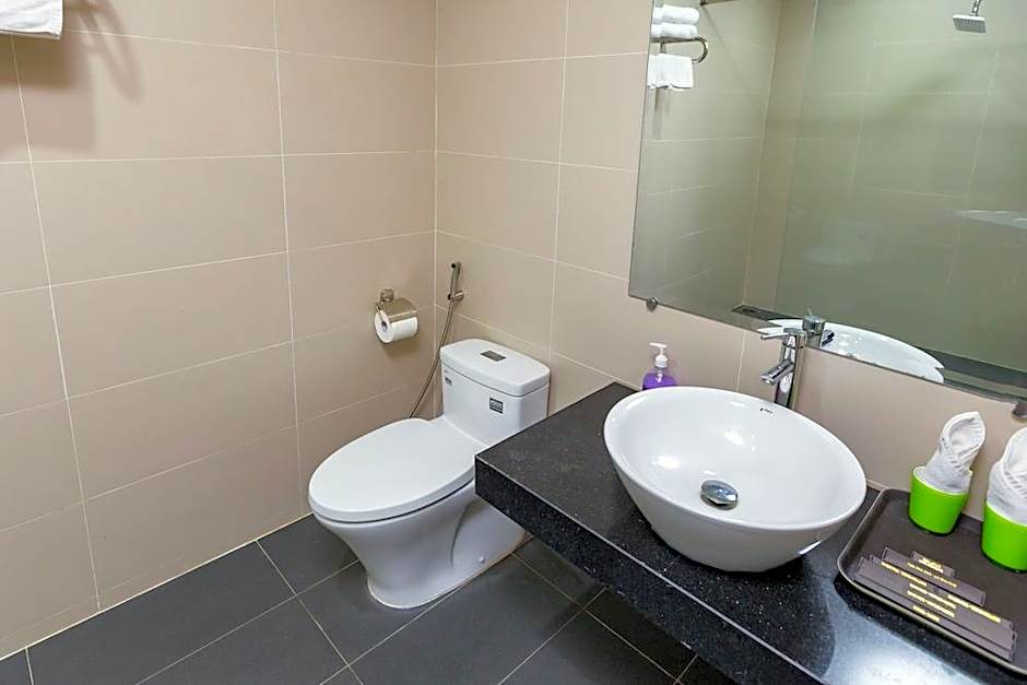 OYO 930 Thang Long Hotel