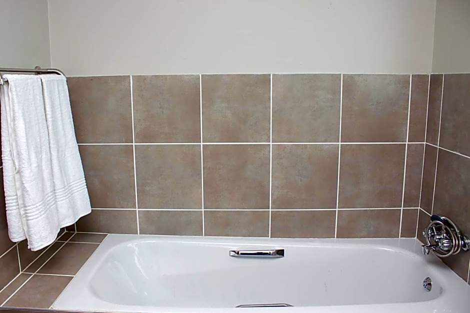 Airville Luxury Apartments, 7min Drive to Cresta Mall