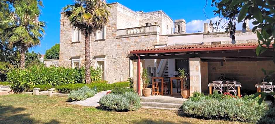 Palazzo de Carlo e il parco dei 7 pozzi