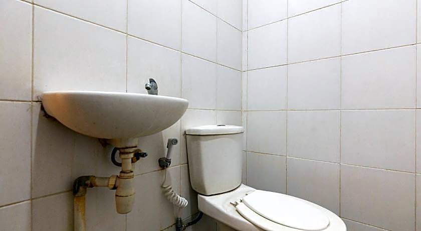 RedDoorz @ Sparkling Hotel near Stasiun Gubeng Surabaya