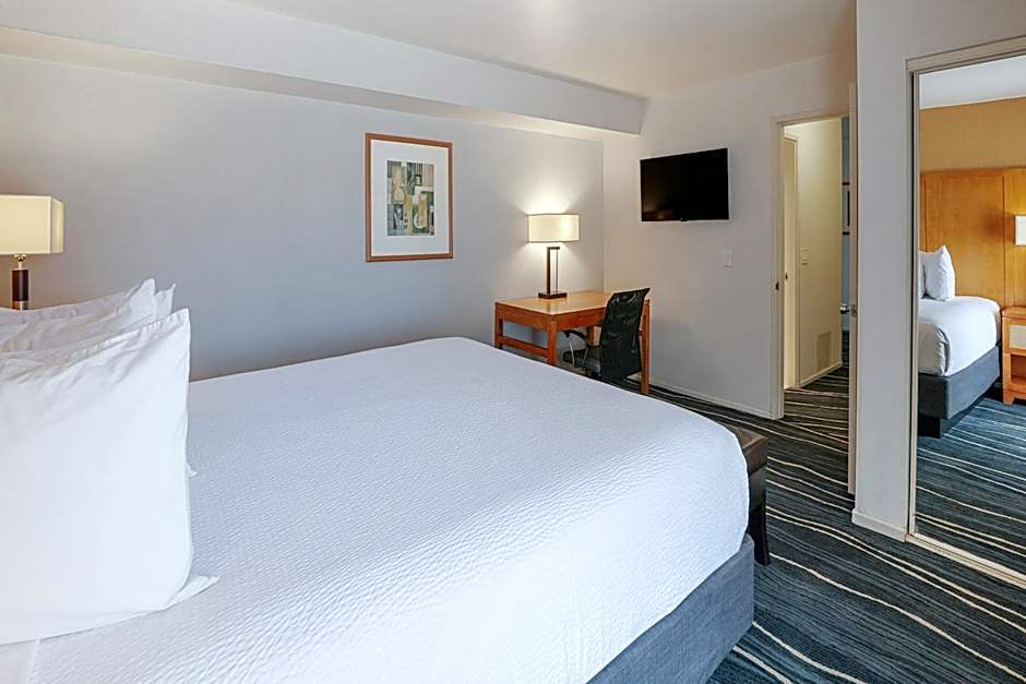 Ramada by Wyndham Costa Mesa/Newport Beach