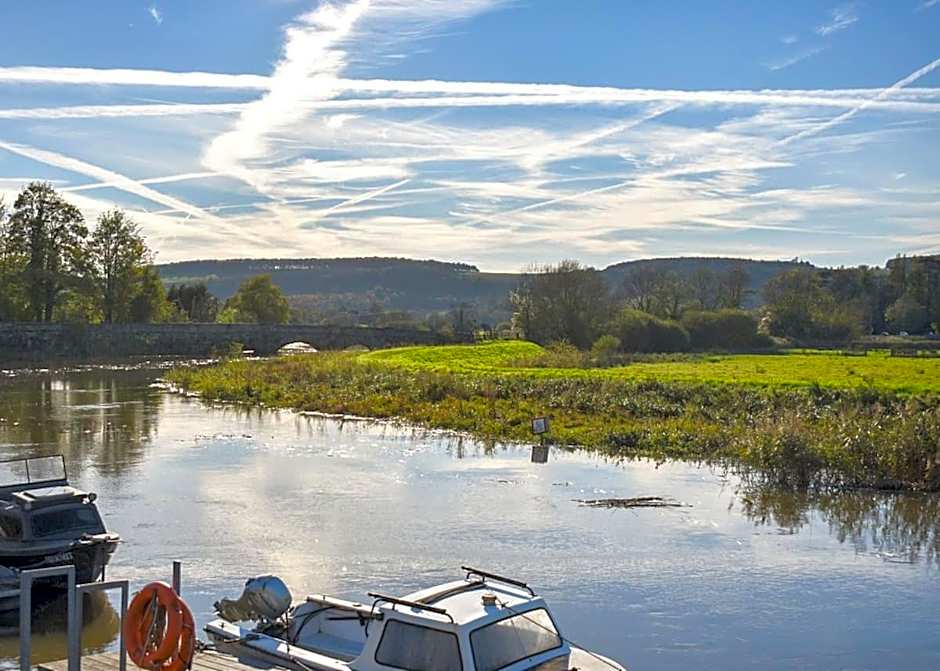 Riverside Holiday Park